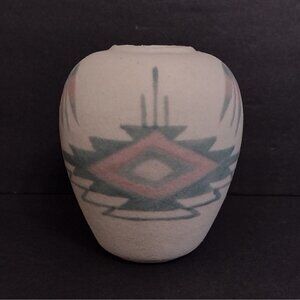 Vintage 1980s Navajo Native American Sand Art Vase Signed Aztec Design 5.5"
